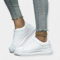 Eva Eleganti Minimalistiset Kaupunkijuoksukengät" could be rewritten as "Eva Eleganti Minimalist Urban Running Shoes.