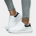 Eva Eleganti Minimalistiset Kaupunkijuoksukengät" could be rewritten as "Eva Eleganti Minimalist Urban Running Shoes.