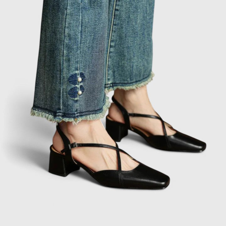Mikaela | Tyylikkäät Sandaalit" can be rewritten as "Mikaela | Elegant Sandals.