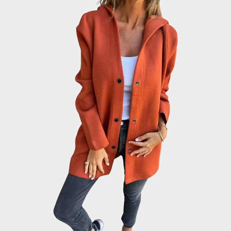 Karolīna - Mukava Takki" can be rewritten as "Karolīna - Comfortable Jacket.