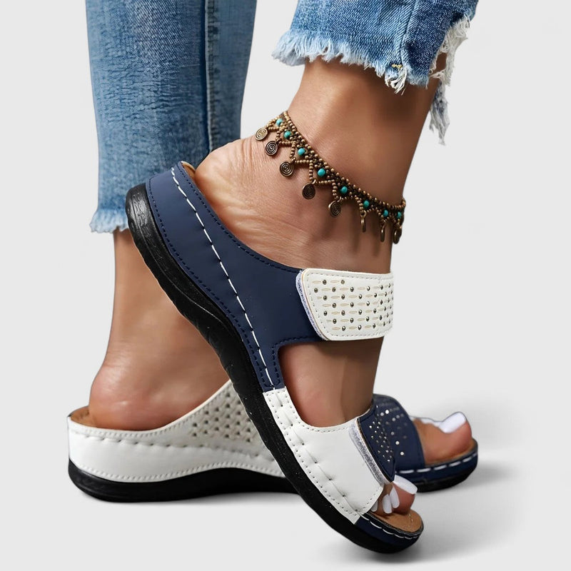 Karyssa | Ortopediset Sandaalit" can be rewritten as "Karyssa | Orthopedic Sandals.