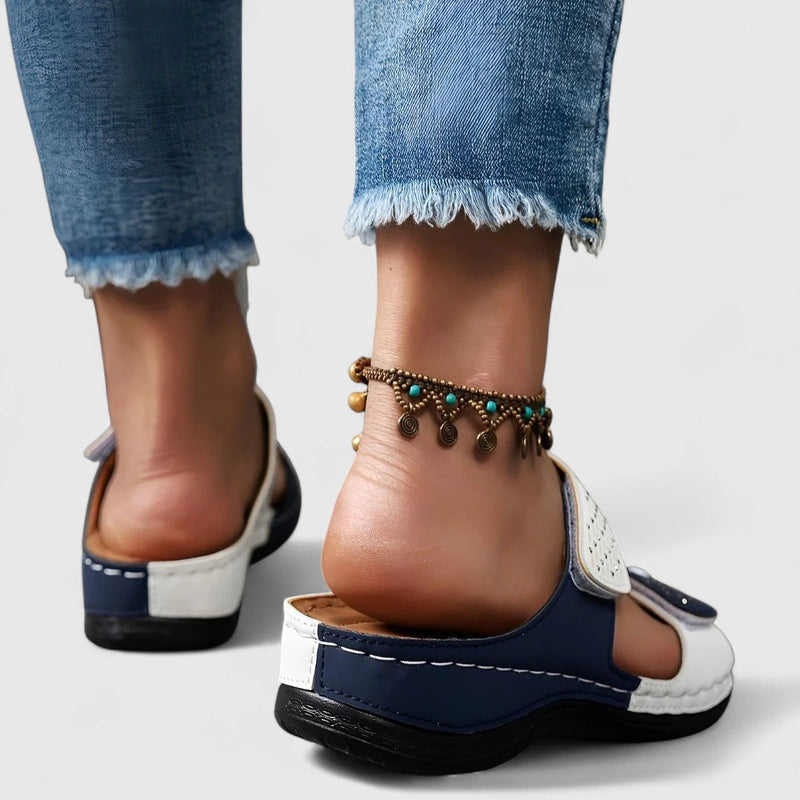 Karyssa | Ortopediset Sandaalit" can be rewritten as "Karyssa | Orthopedic Sandals.