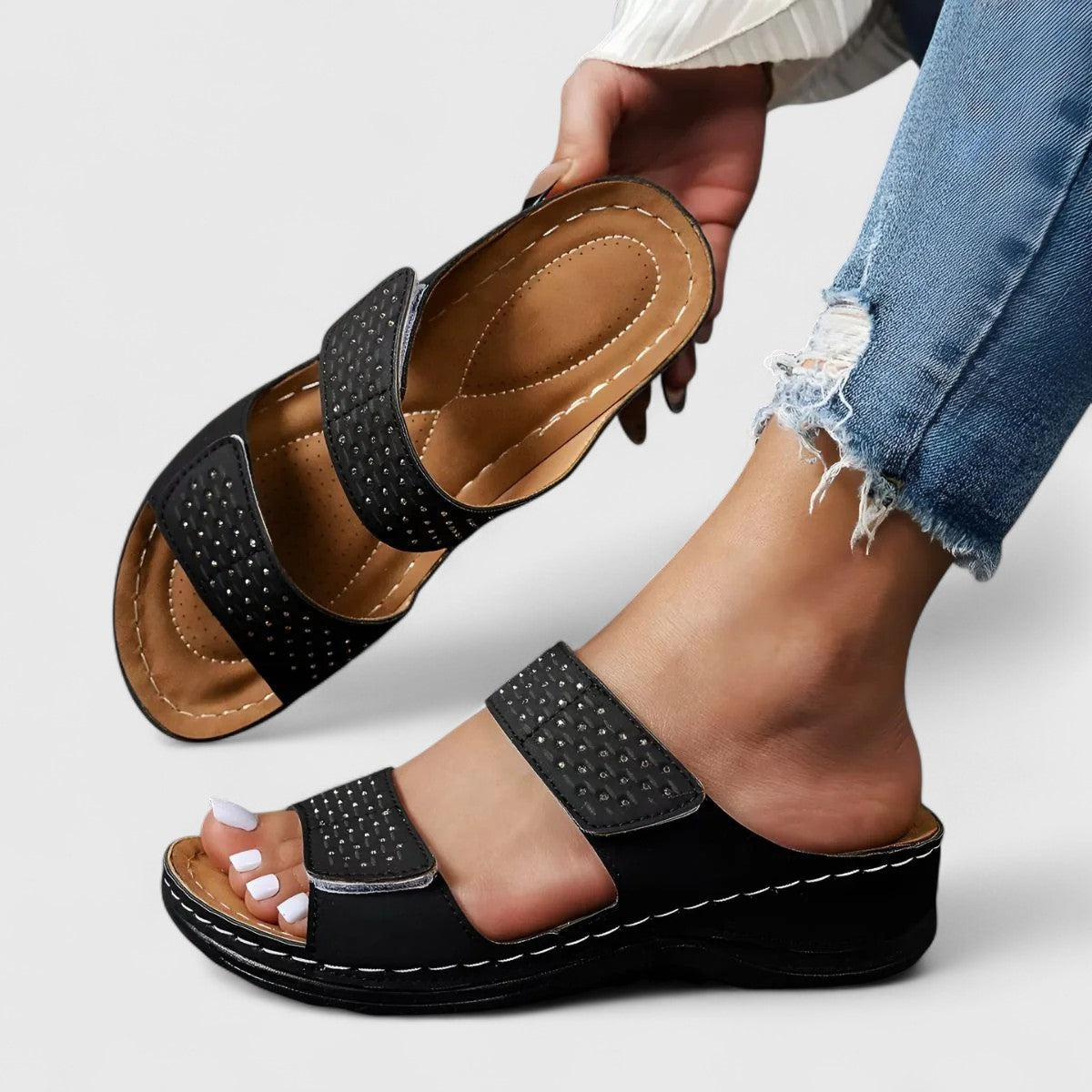 Karyssa | Ortopediset Sandaalit" can be rewritten as "Karyssa | Orthopedic Sandals.