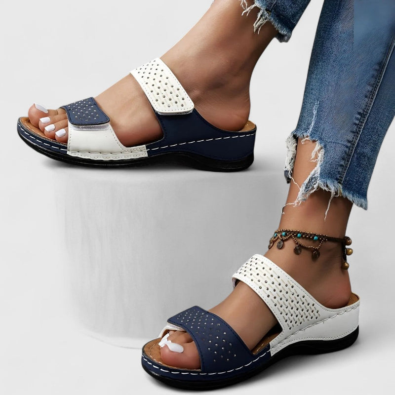 Karyssa | Ortopediset Sandaalit" can be rewritten as "Karyssa | Orthopedic Sandals.