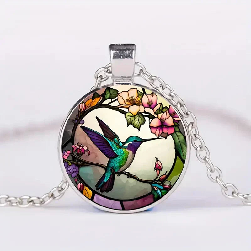 Lunéa™ | Kaulakoru Hummingbird-riipuksella lasikupolin sisällä